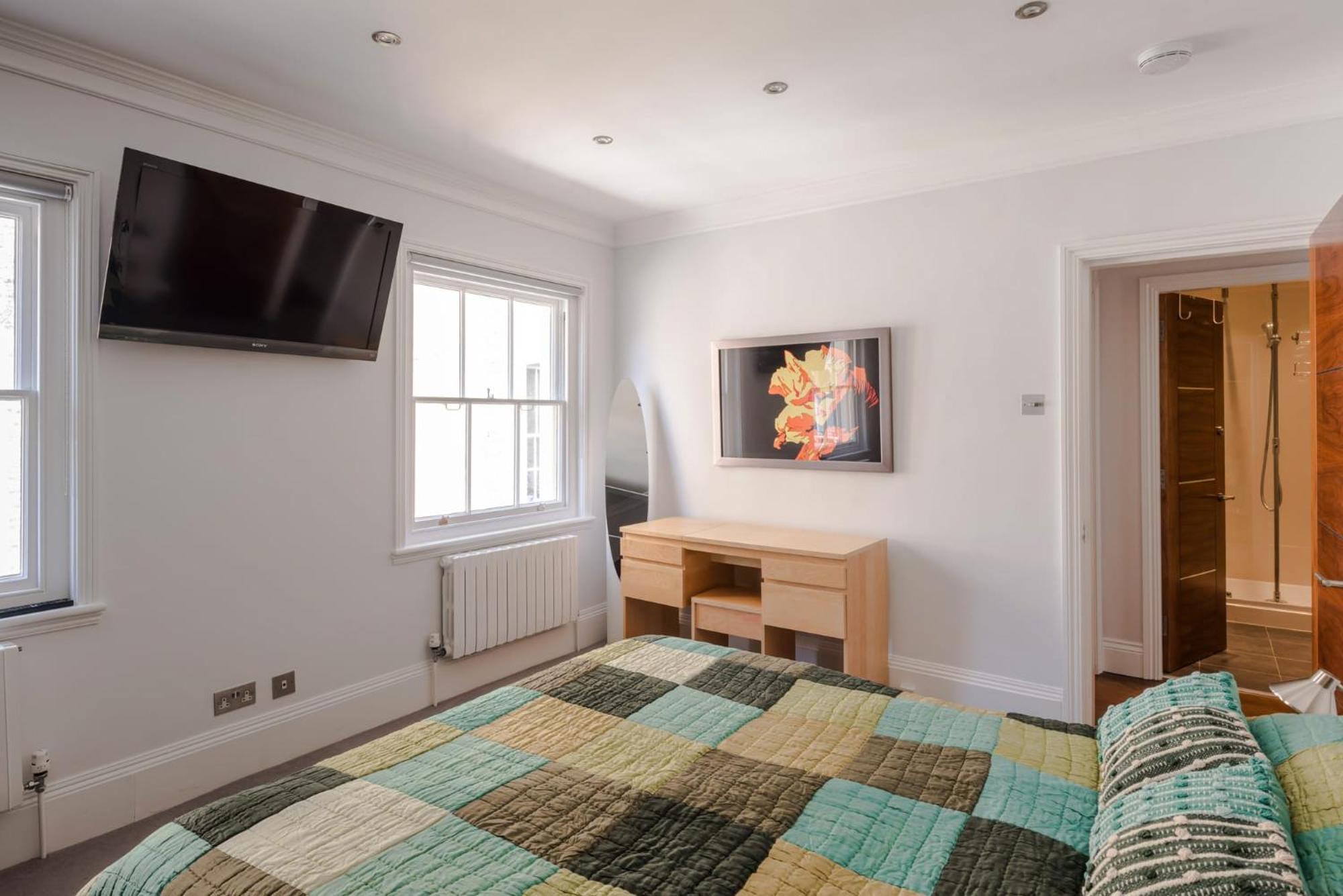Centre Point- Bloomsbury - By Frankie Says Apartment