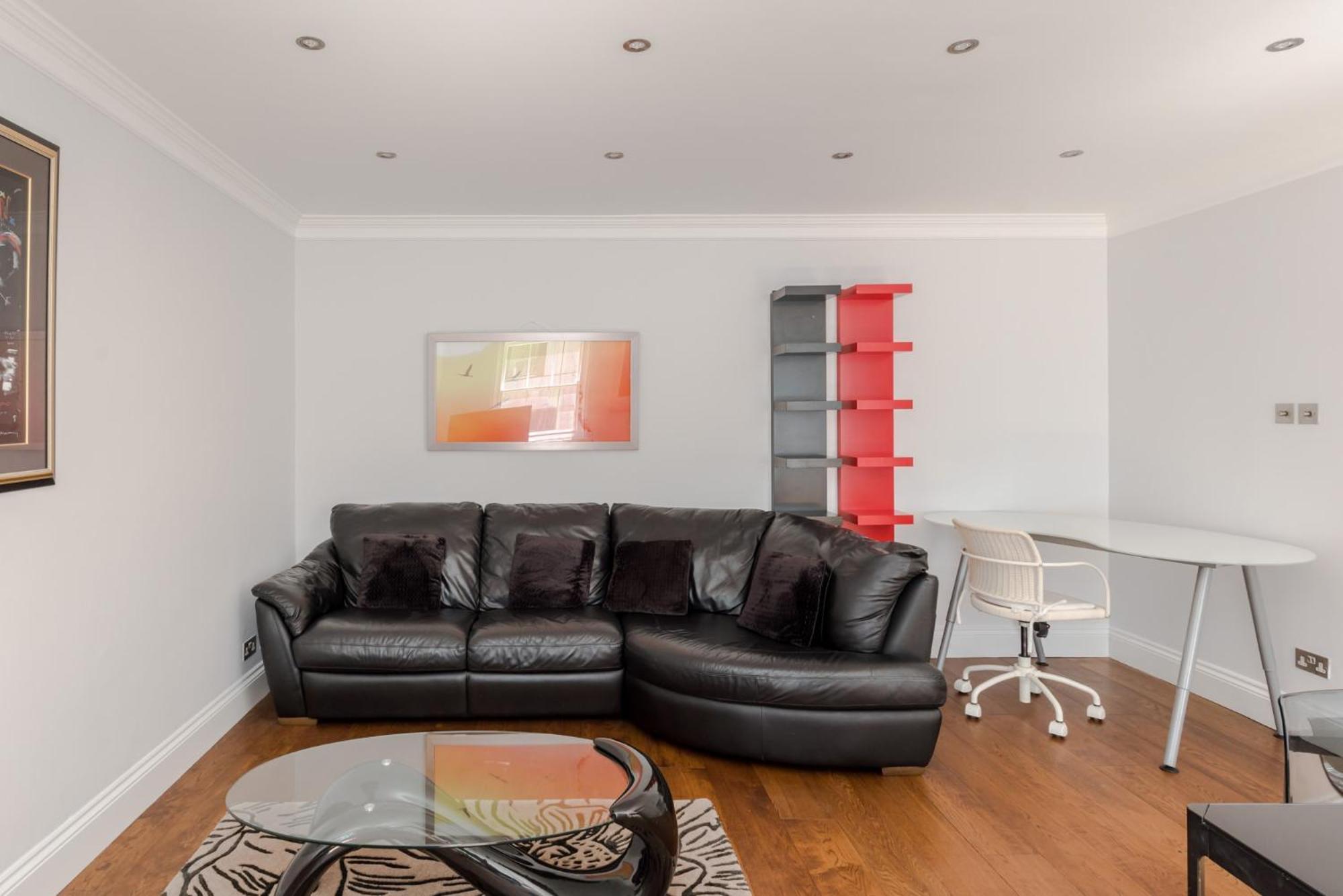 Centre Point- Bloomsbury - By Frankie Says Apartment *